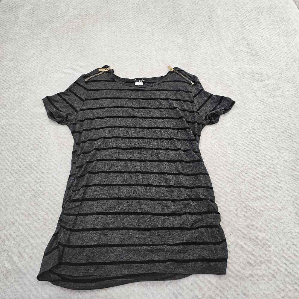 Fig and Flower Fitted Gray Short Sleeve T-Shirt